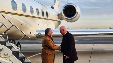 Steve Witkoff (l.) und Kirill Dmitriyev in St. Petersburg (Russland), aufgenommen am 21.10.2026