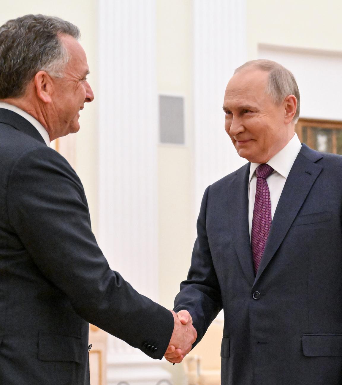 Steve Witkoff und Wladimir Putin, aufgenommen am 25.04.2025 in Moskau