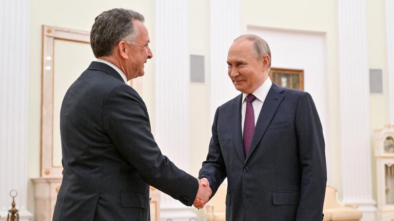 Steve Witkoff und Wladimir Putin, aufgenommen am 25.04.2025 in Moskau