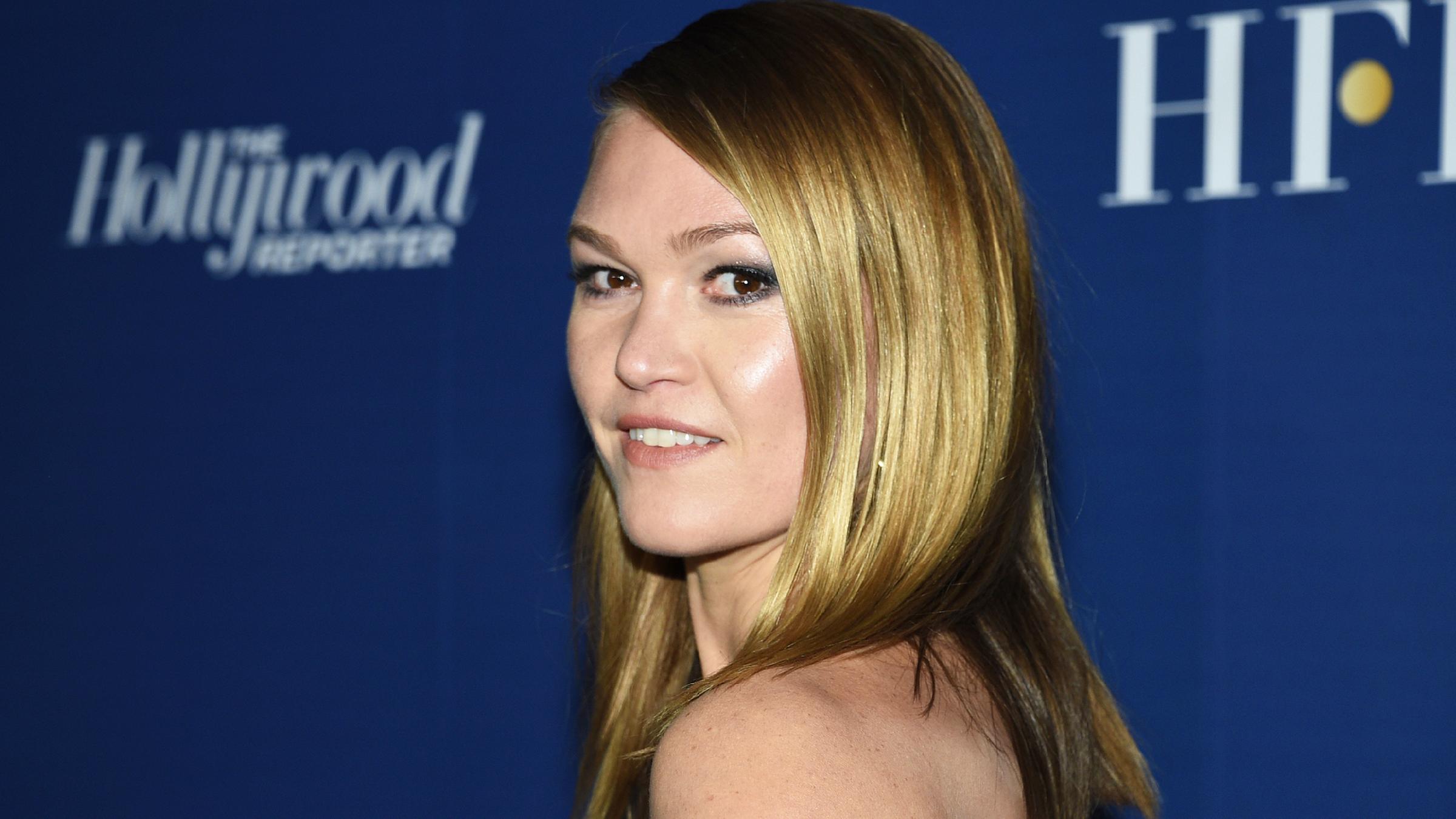 Julia Stiles überrascht mit Baby-News