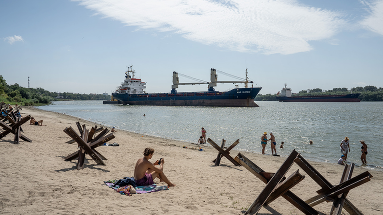 Strand im "Kriegszustand"