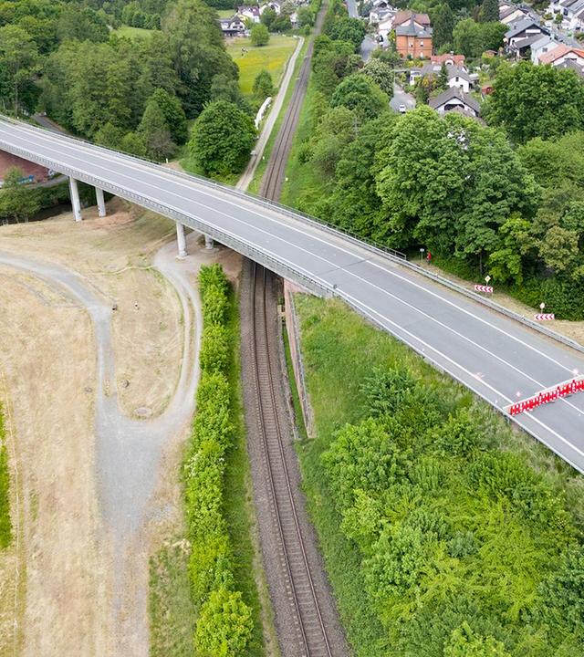 Eine Bundesstraße in Hessen ist wegen einer maroden Brücke gesperrt