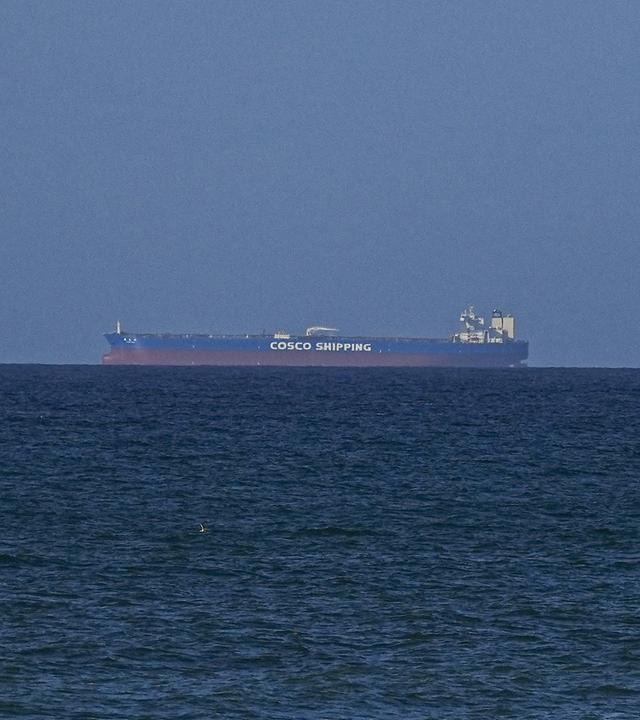 Blick auf Schiffe, die durch die Straße von Hormus fahren, aufgenommen am 8. April 2026 im Oman. (Archiv)