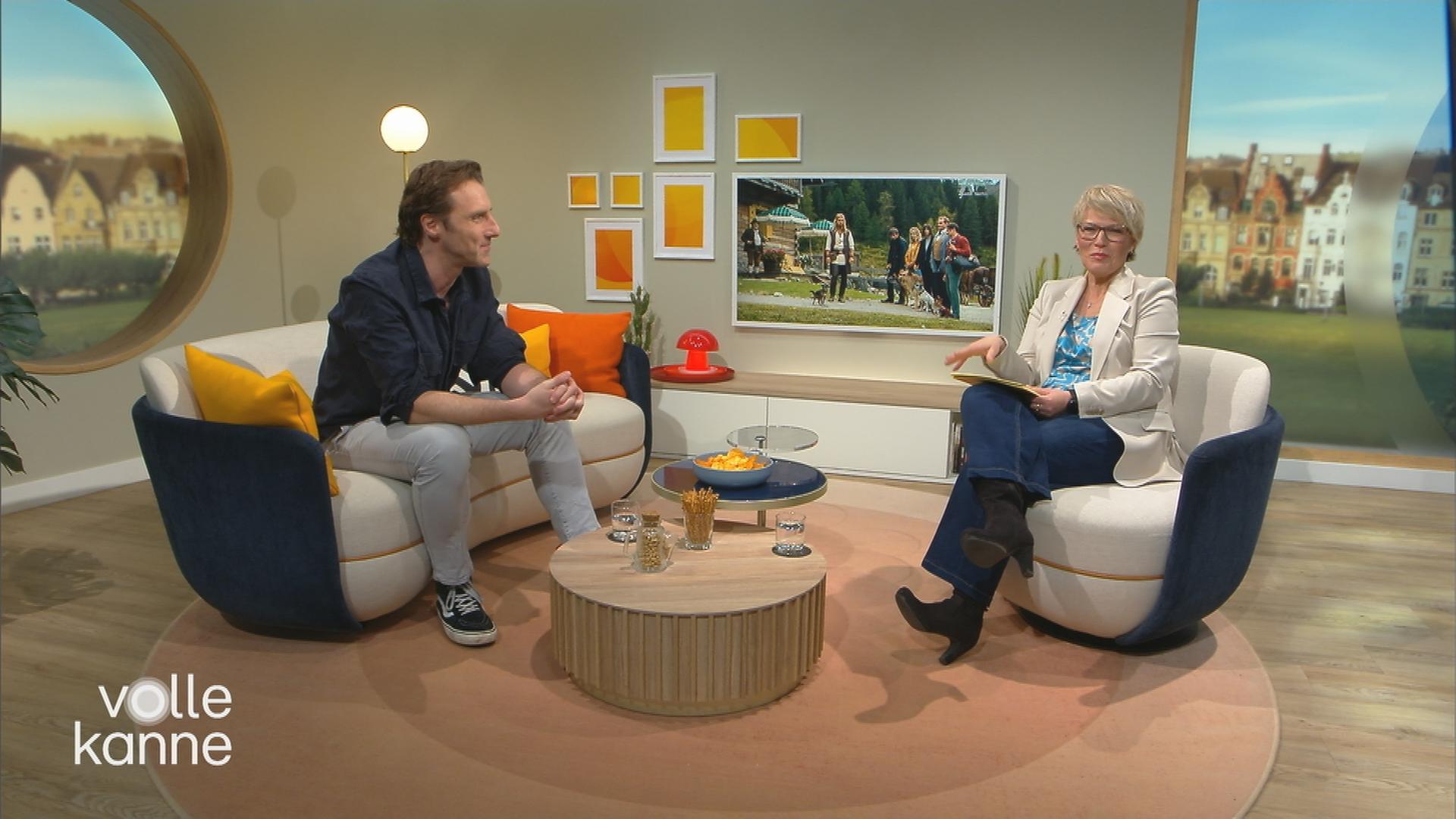 Andrea Ballschuh mit Patrick Lipke im Gespräch im "Volle Kanne"-Studio.