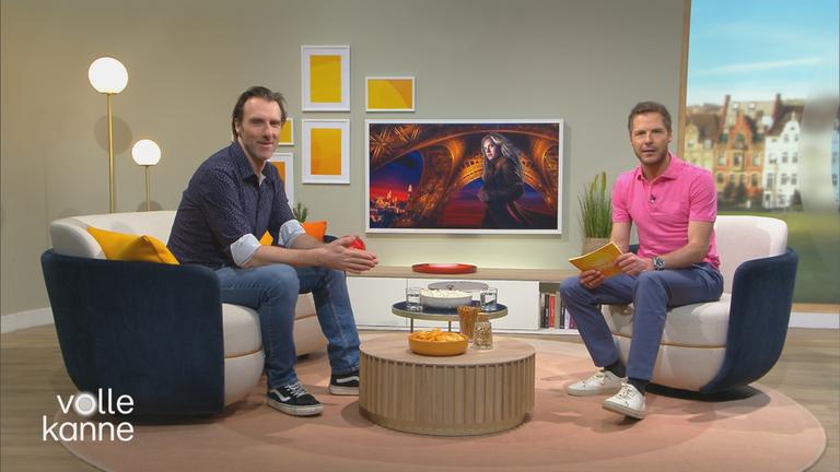 ZDF-Reporter Patrick Lipke und Moderator Florian Weiss sprechen im Volle-Kanne-Studio über neue Streaming-Highlights.