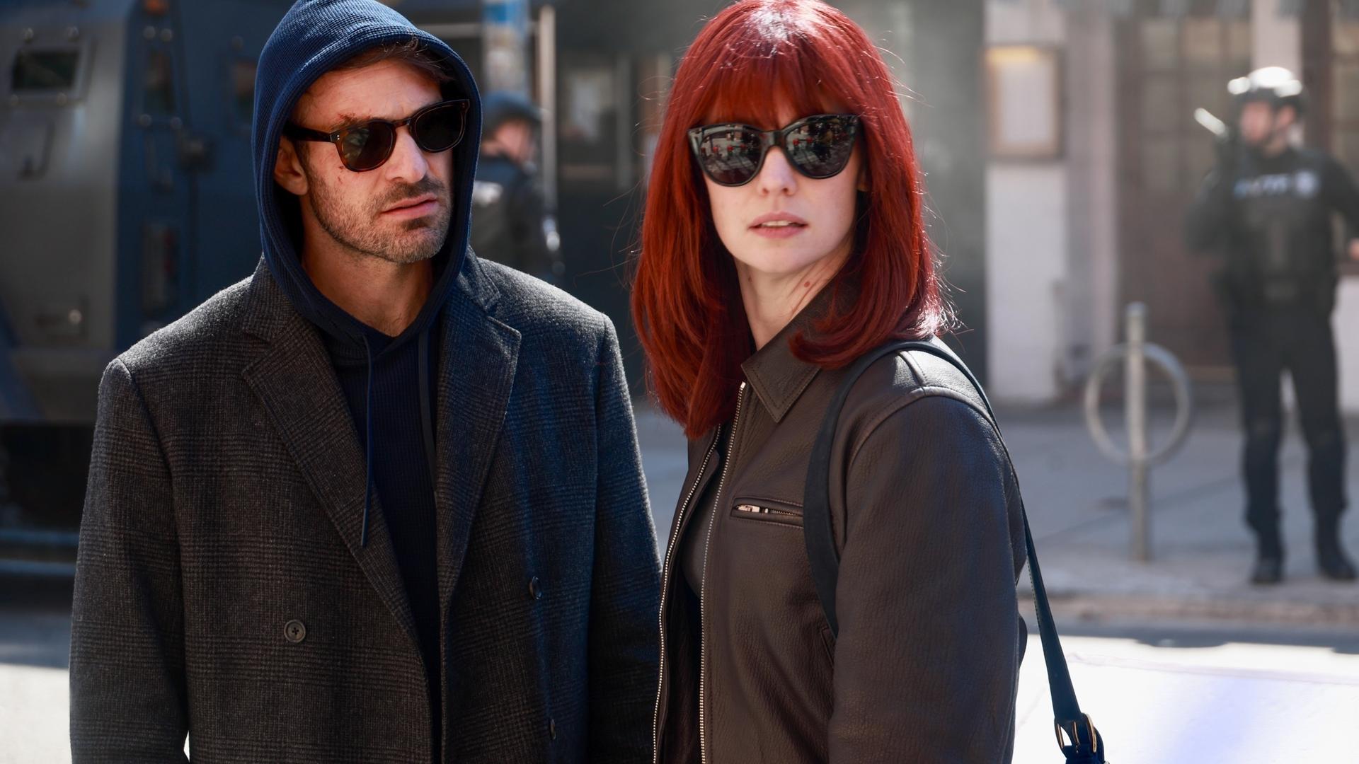 Charlie Cox und Deborah Ann Woll am Filmset von "Daredevil: Born Again" in New York