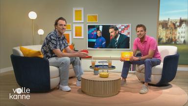 Patrick Lipke und Florian Weiss sitzen auf dem "Volle Kanne"-Sofa