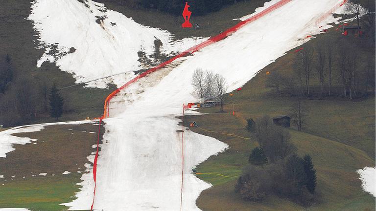 Schneemangel bei der Hahnenkamm Abfahrt in Kitzbühel 
