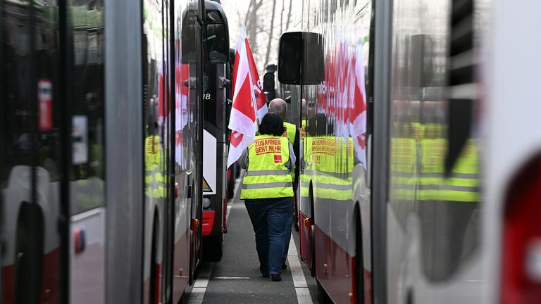 Busse der Bogestra stehen auf dem Betriebshof, aufgenommen am 10.02.2025