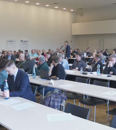 Eine BSW-Versammlung ist zu sehen.