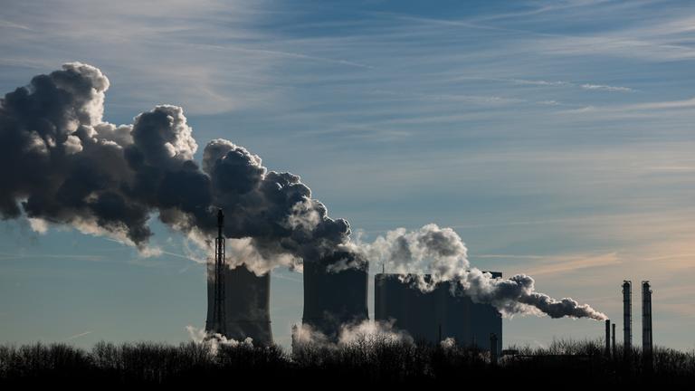 Blick auf die Anlagen von Dow Chemical im Chemiepark Böhlen