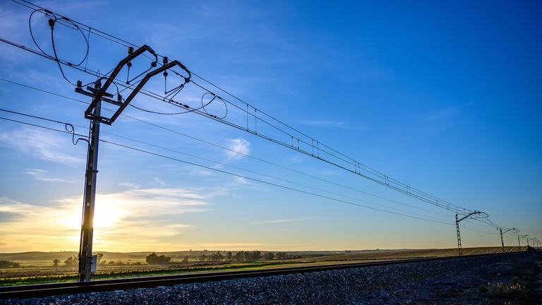 Strommasten bei Sevilla in Spanien
