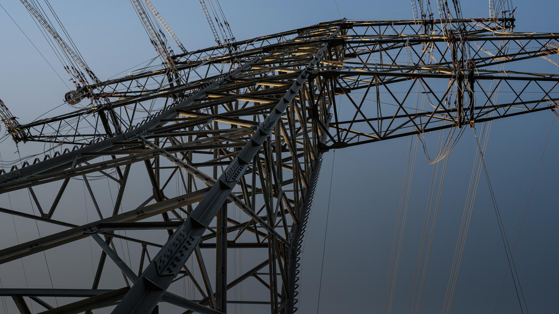 Archiv: Ein Strommast am 13.06.2021 