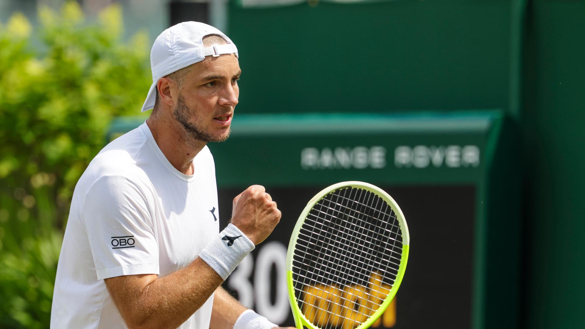 Jan-Lennard Struff bejubelt seinen Einzug in Runde drei in Wimbledon