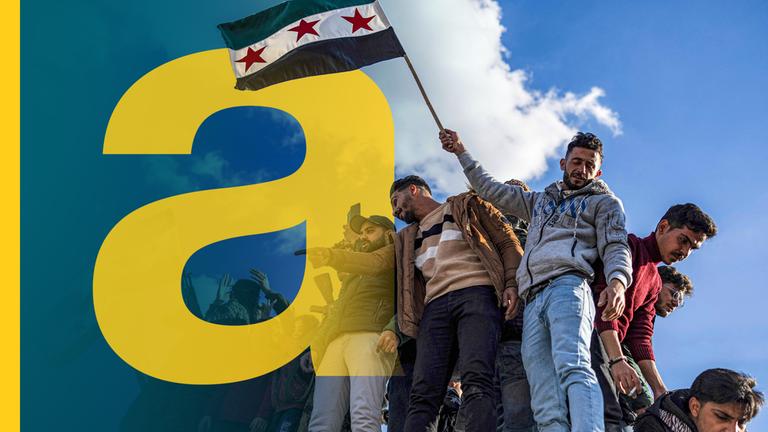 Syrer schwenken die neue syrischze Flagge