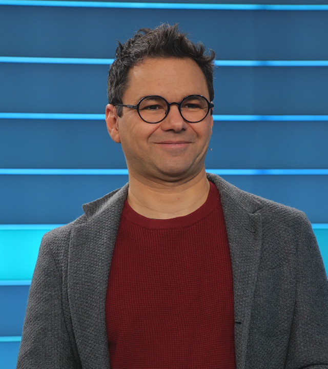 Özden Terli im Studio von ZDFheute live