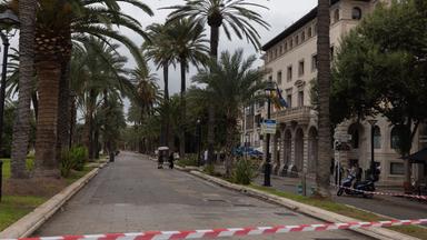 Die Polizei sperrt die Promenade Passeig Sagrera in Palma für den Verkehr. 