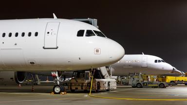Airbus A320 Flugzeuge auf dem Flughafen Stuttgart (STR) in Deutschland (Archivbild)