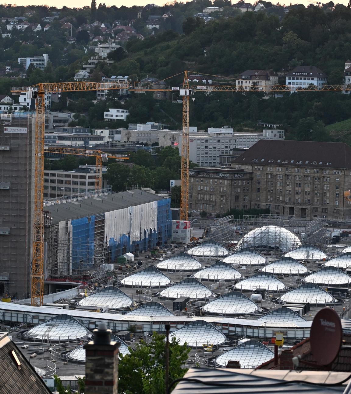 Blick auf die Baustelle des milliardenschweren Bahnprojekts Stuttgart 21 mit dem unter die Erde verlegten Tiefbahnhof.