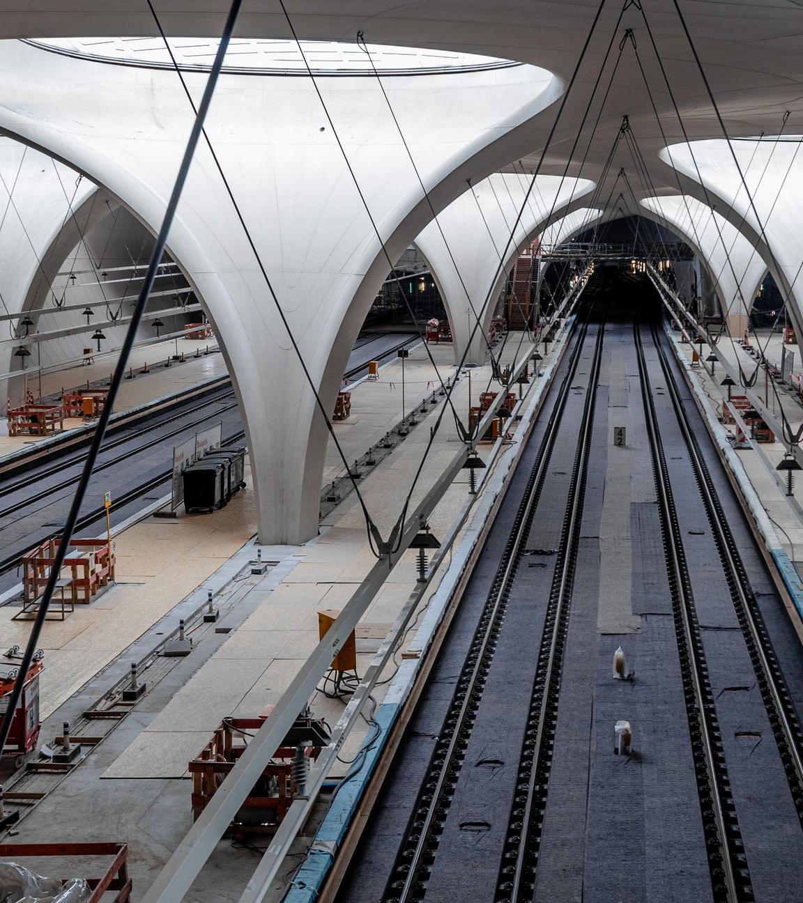 Das Innere des zukünftigen Stuttgarter Hauptbahnhofs. Es sind keine Menschen im Bild.