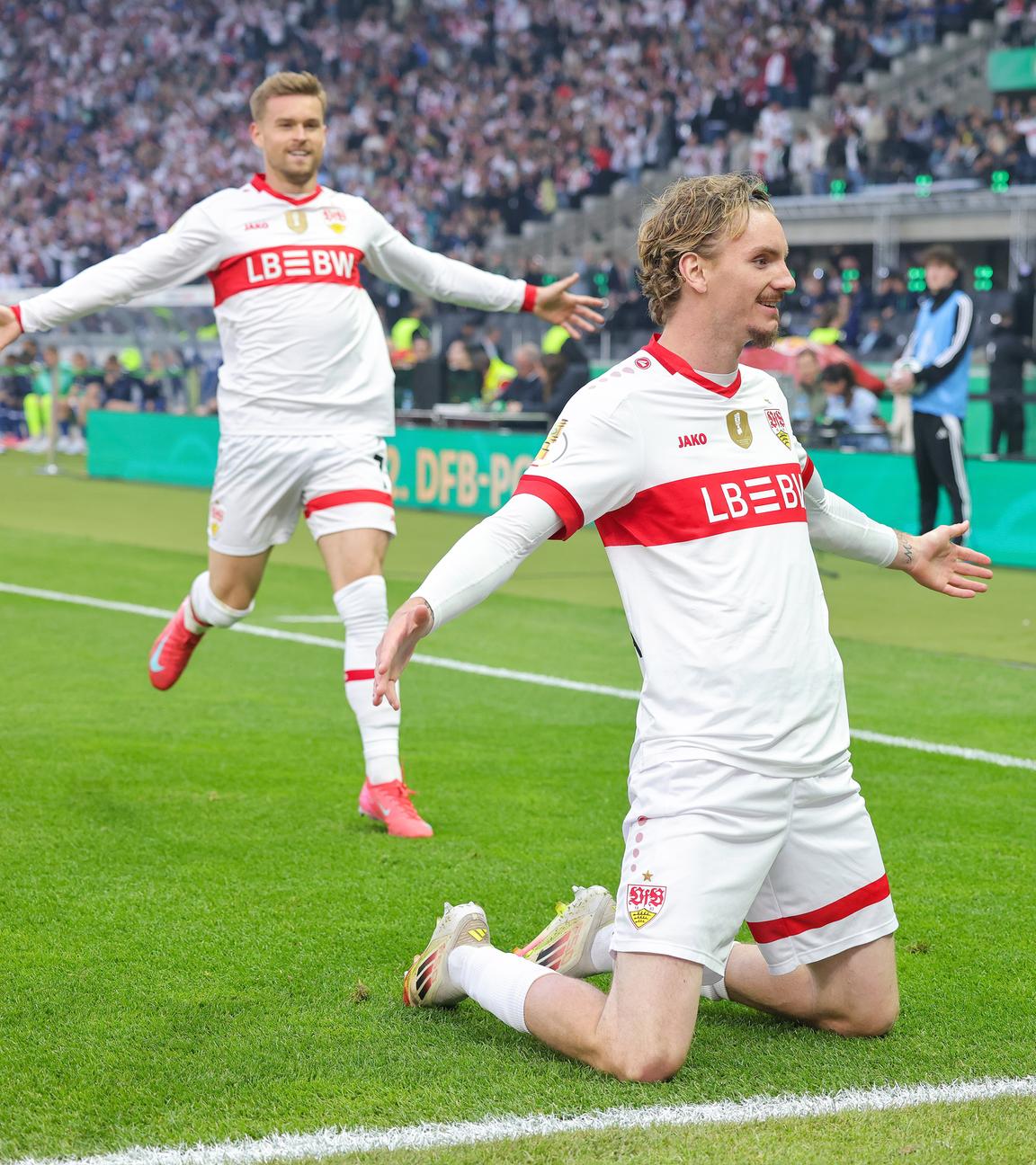 Nick Woltemade vom VfB Stuttgart feiert das erste Tor seiner Mannschaft Jubel jubelt nach seinem Tor zum 0:1.