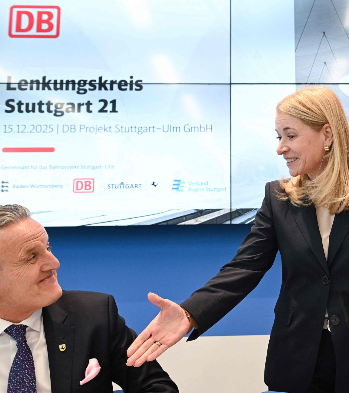 Bahnchefin Evelyn Palla und Baden-Württembergs Ministerpräsident Winfried Kretschmann beim Lenkungskreis zum Bauprojekt Stuttgart21.