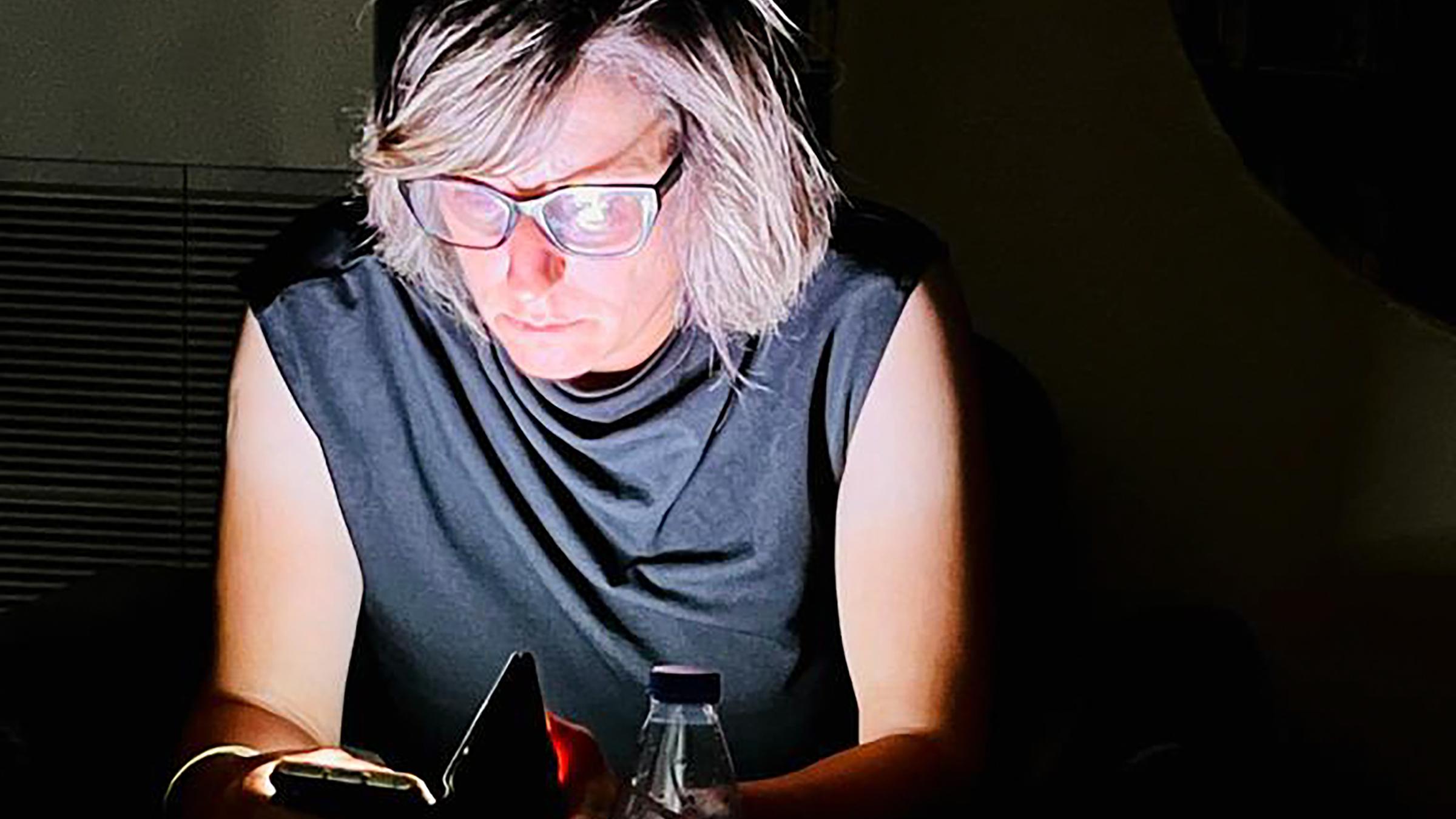 Checken der letzten Nachrichten bei 7tägigem Stromausfall