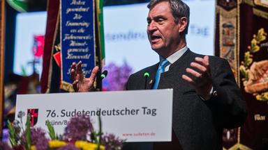 Markus Söder, spricht beim Haupttreffen des Sudetendeutschen Tages auf dem Messegelände.