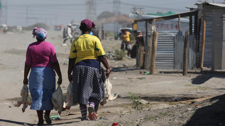 frauen im armutsviertel von marikana