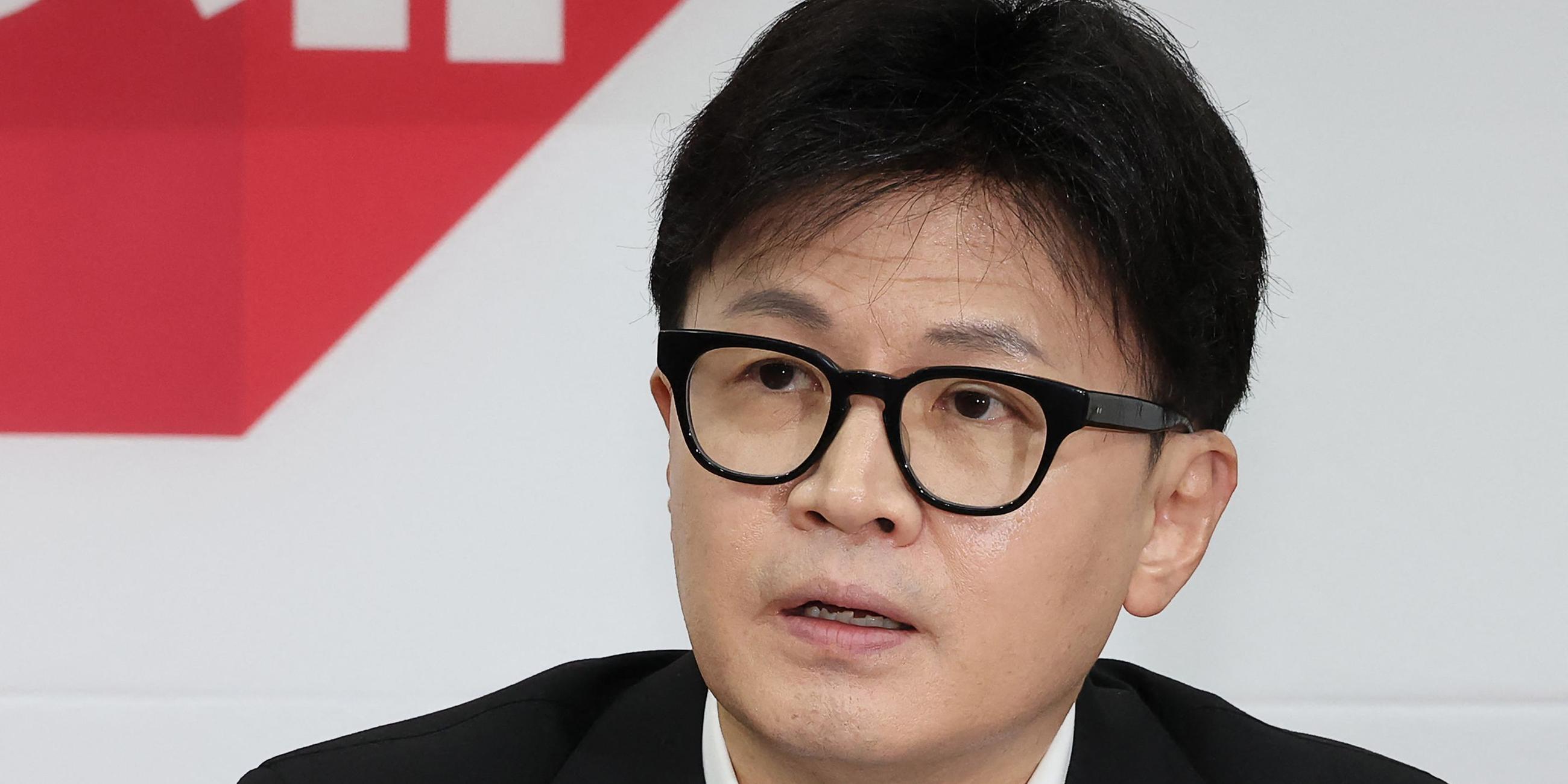 Der Parteivorsitzende der Regierungspartei People Power Party (PPP), Han Dong-hoon, spricht während einer Dringlichkeitssitzung des Obersten Ausschusses in der Nationalversammlung in Seoul, Südkorea