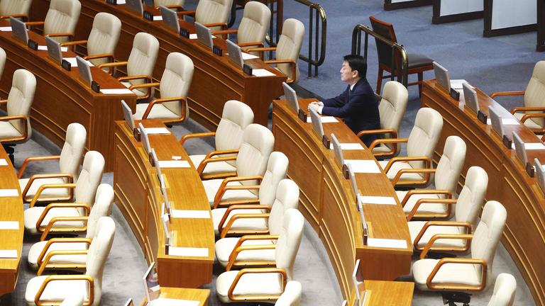 Leere Sitze der Partei PPP im südkorenischen Parlament in Seoul.