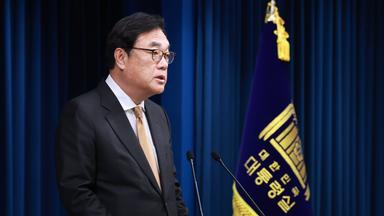 Der Stabschef des südkoreanischen Präsidenten, Chung Jin-suk, gibt eine Erklärung im Präsidialamt in Seoul ab.