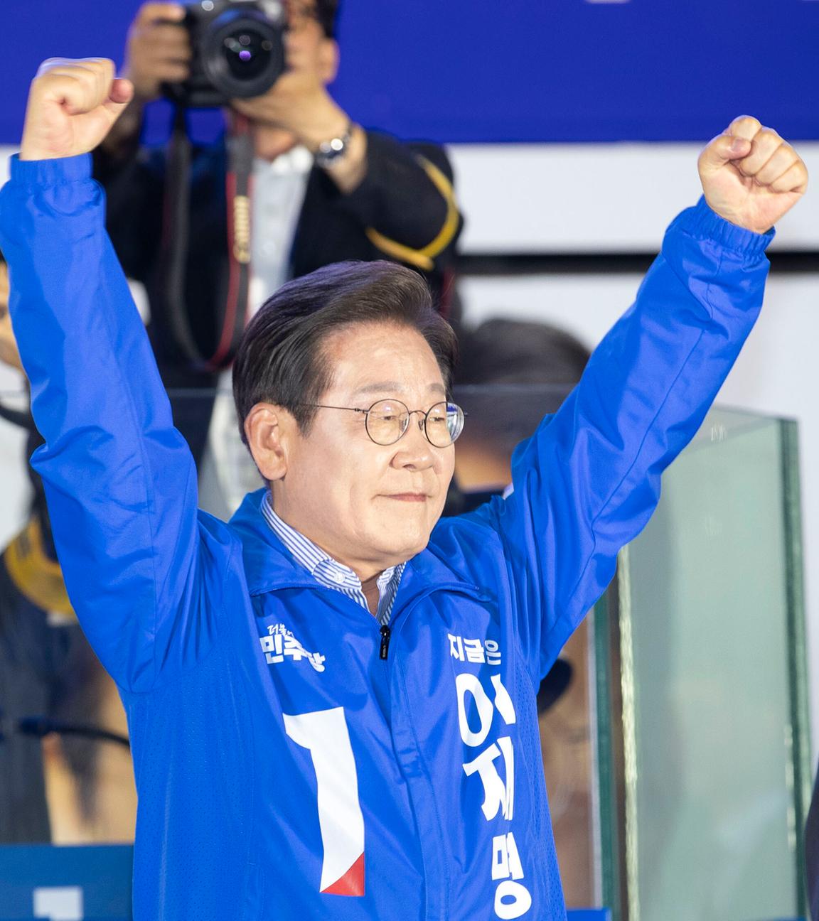 Seoul, South Korea: Lee Jae-Myung, the presidential candidate of the liberal Democratic Party, presidential election final campaign at Yeouido Park in Seoul, South Korea on June 2, 2025. 