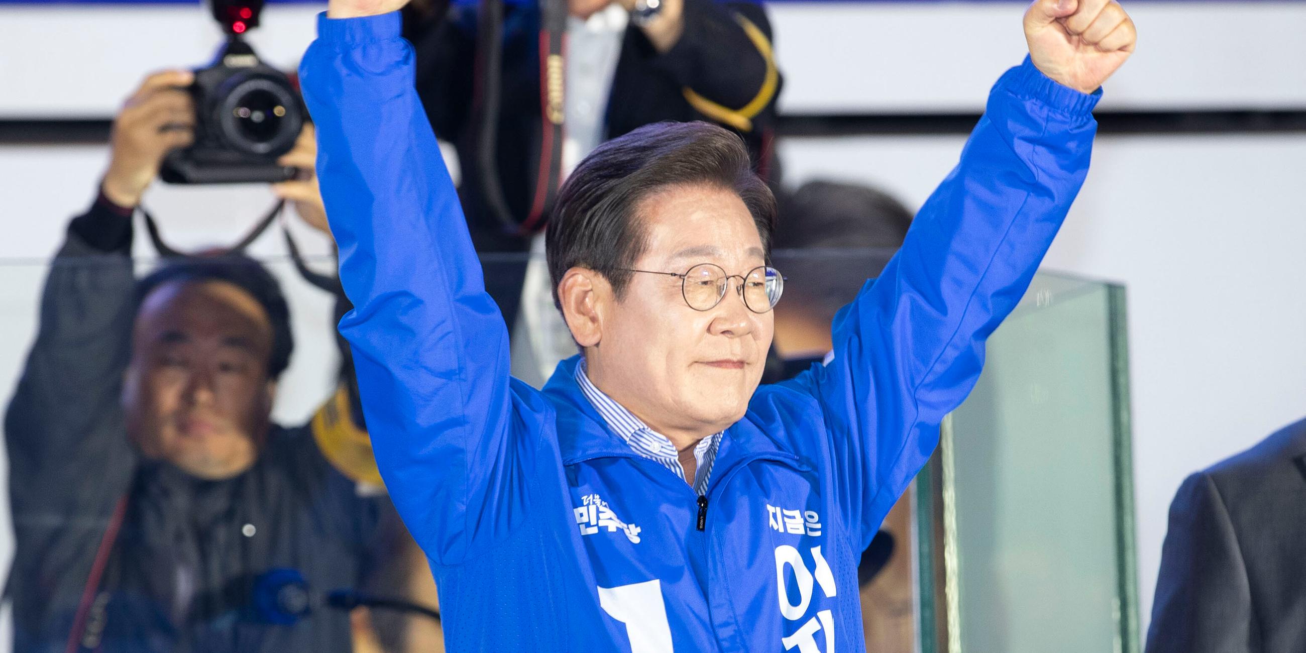 Seoul, South Korea: Lee Jae-Myung, the presidential candidate of the liberal Democratic Party, presidential election final campaign at Yeouido Park in Seoul, South Korea on June 2, 2025. 