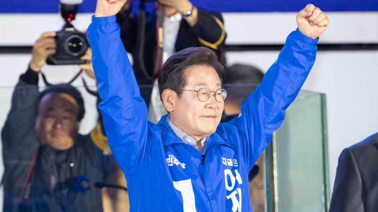 Seoul, South Korea: Lee Jae-Myung, the presidential candidate of the liberal Democratic Party, presidential election final campaign at Yeouido Park in Seoul, South Korea on June 2, 2025. 