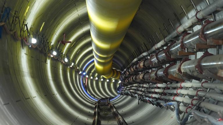 Schleswig-Holstein, Wewelsfleth: Blick in die Tunnelröhre auf der Baustelle Suedlink-Elbquerung ElbX.