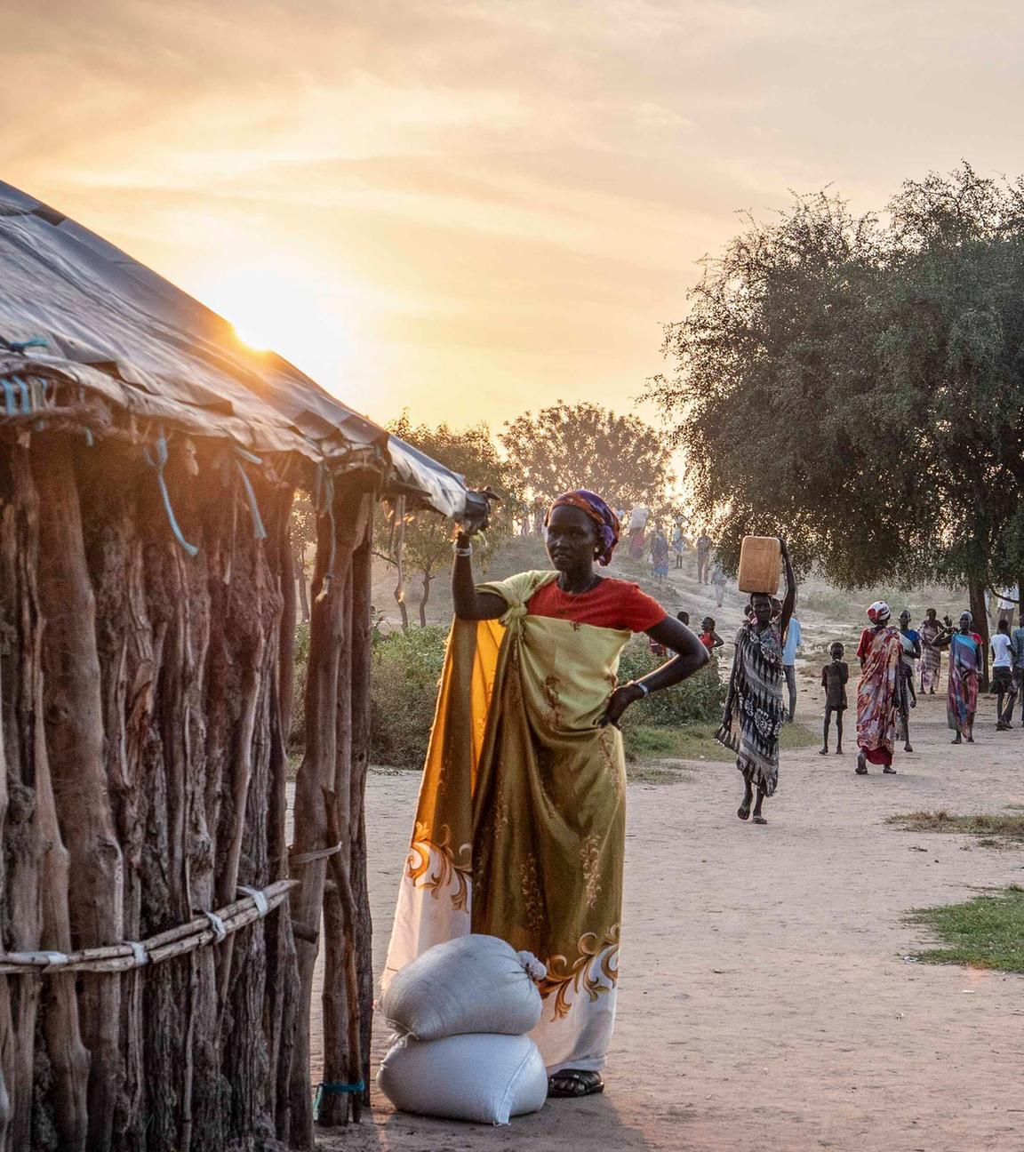 Südsudan, Jongelei: Eine Frau erhält Lebensmittelhilfe, Archivbild