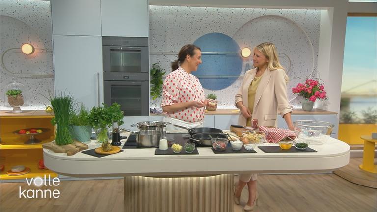 Stefania Lettini macht Südtiroler Speckknödel