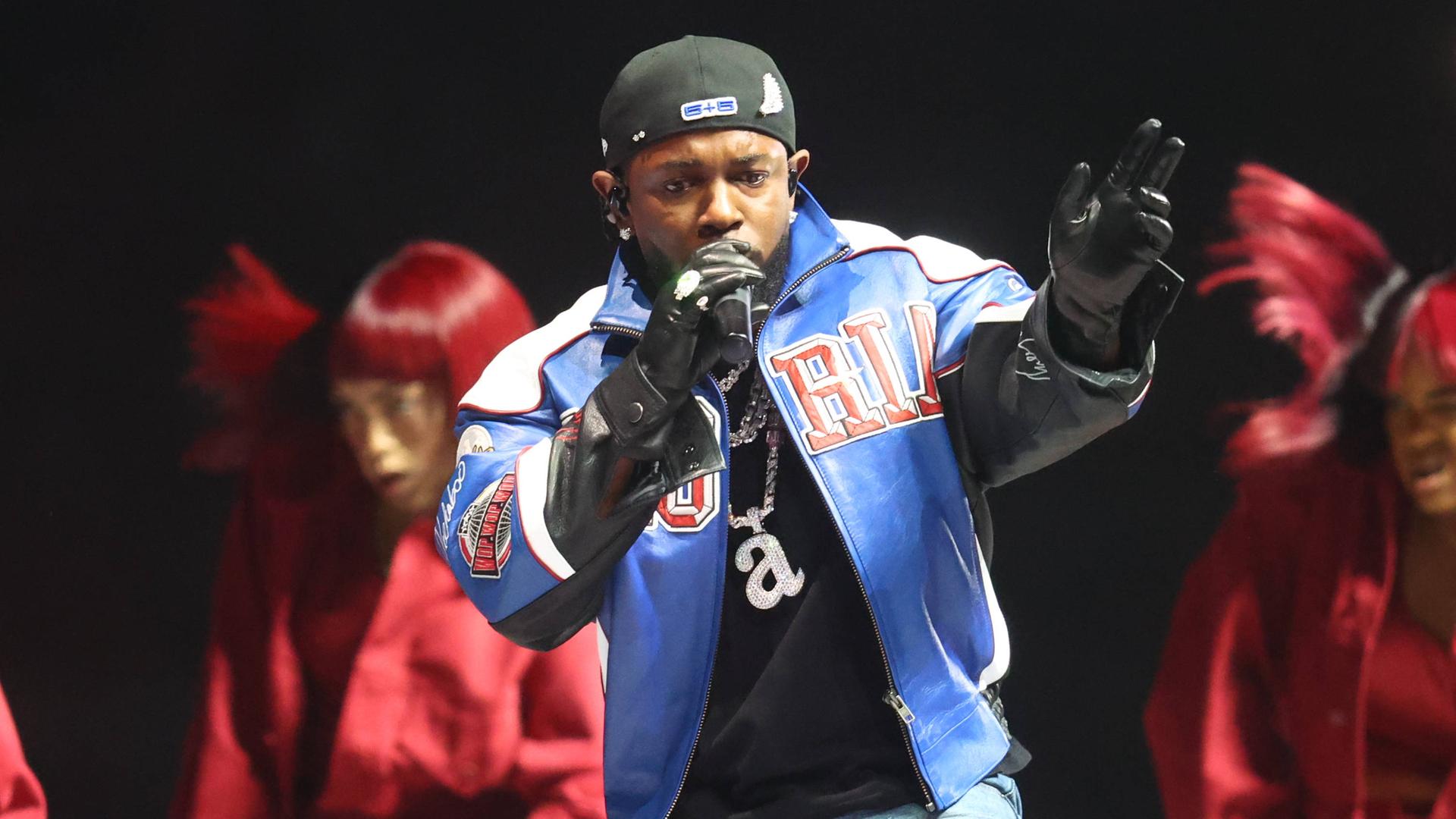 Kendrick Lamar performt bei der Halbzeitshow von Super Bowl LIX