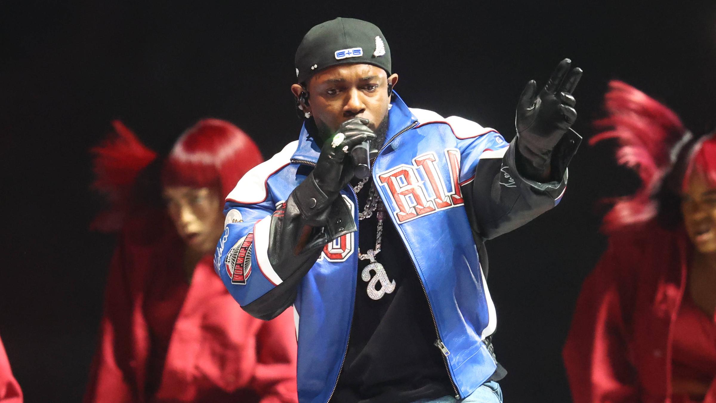 Kendrick Lamar performt bei der Halbzeitshow von Super Bowl LIX