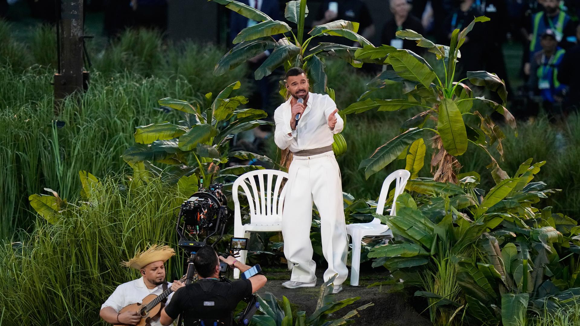 Ricky Martin tritt in der Halbzeitpause des NFL Super Bowl 60 am 08.02.2026, in Santa Clara, Kalifornien, auf.