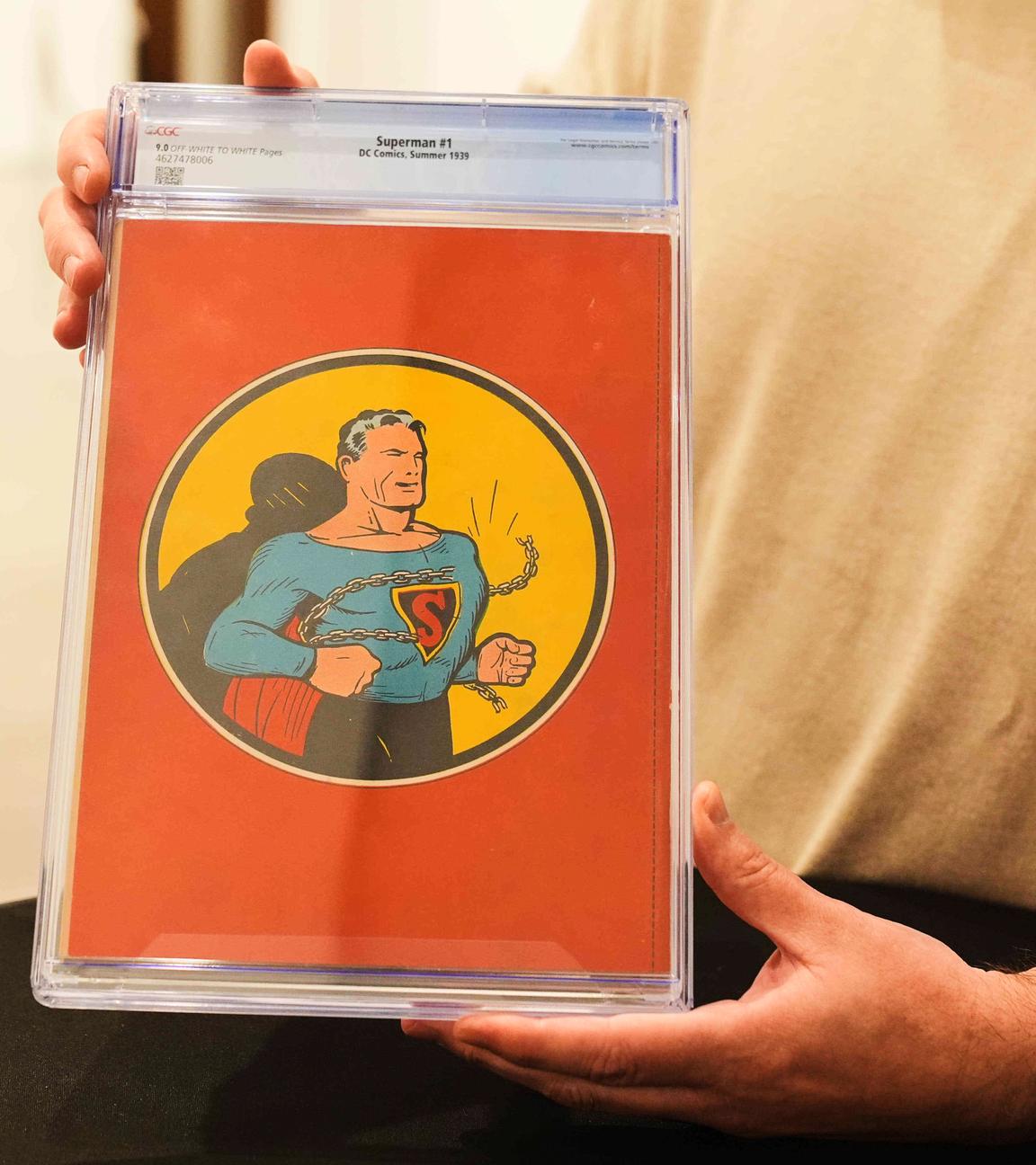 Am Montag, dem 24. November 2025, wird in Irving, Texas, eine Ansicht einer Ausgabe von DC Comics' Superman Nr. 1 gezeigt.