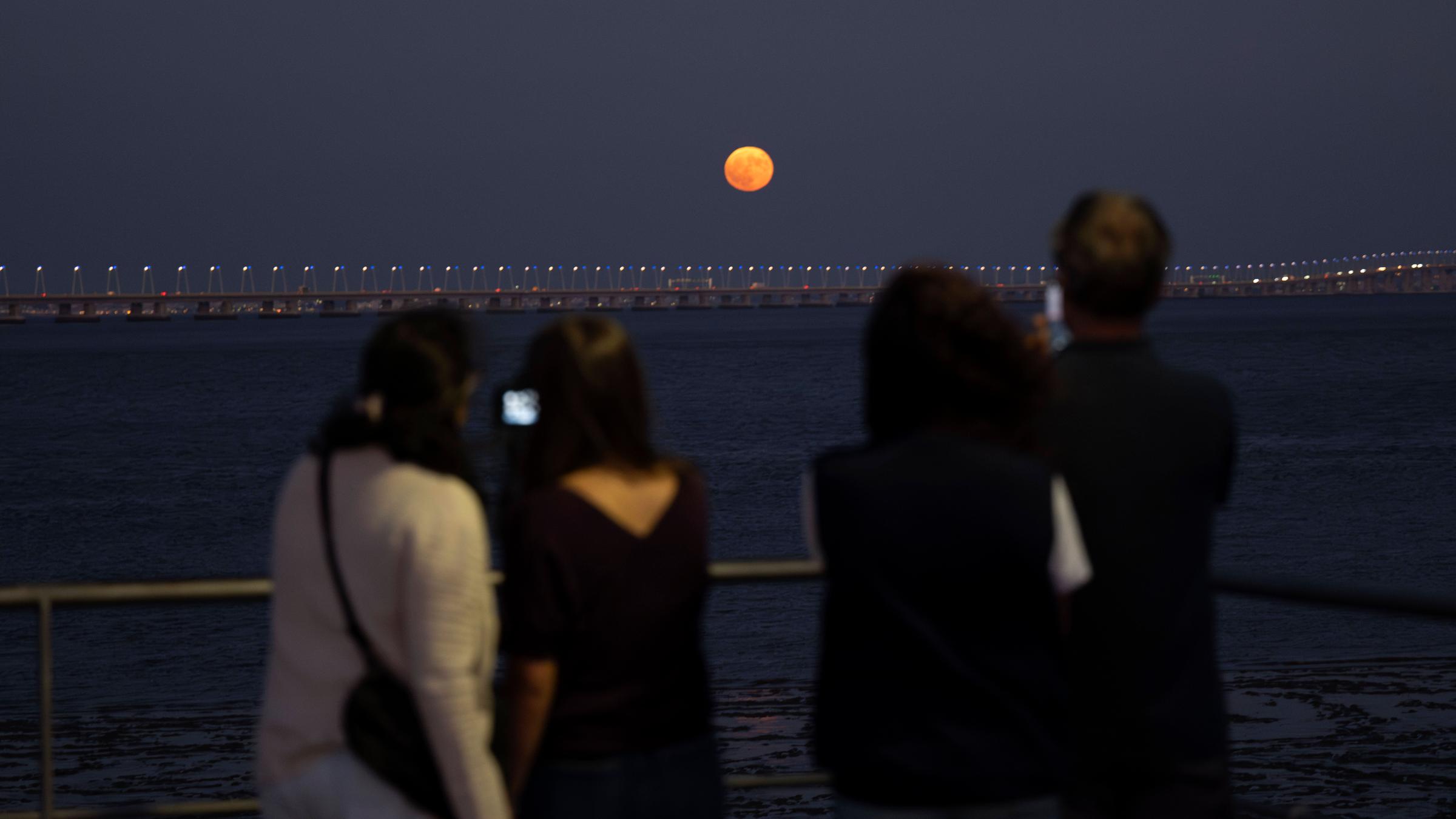 Supermond in Lissabon am 19.08.2024.
