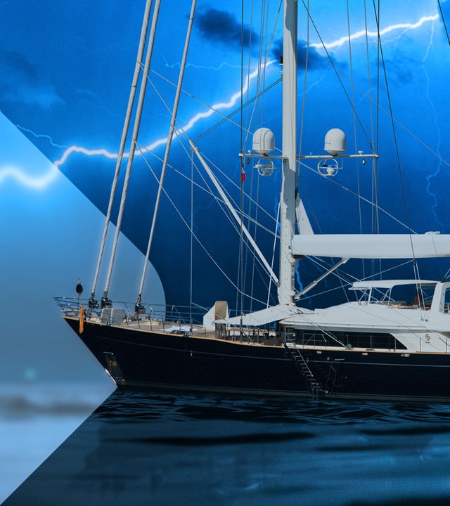 Superyacht Bayesian vor Gewitterhimmel (Collage)