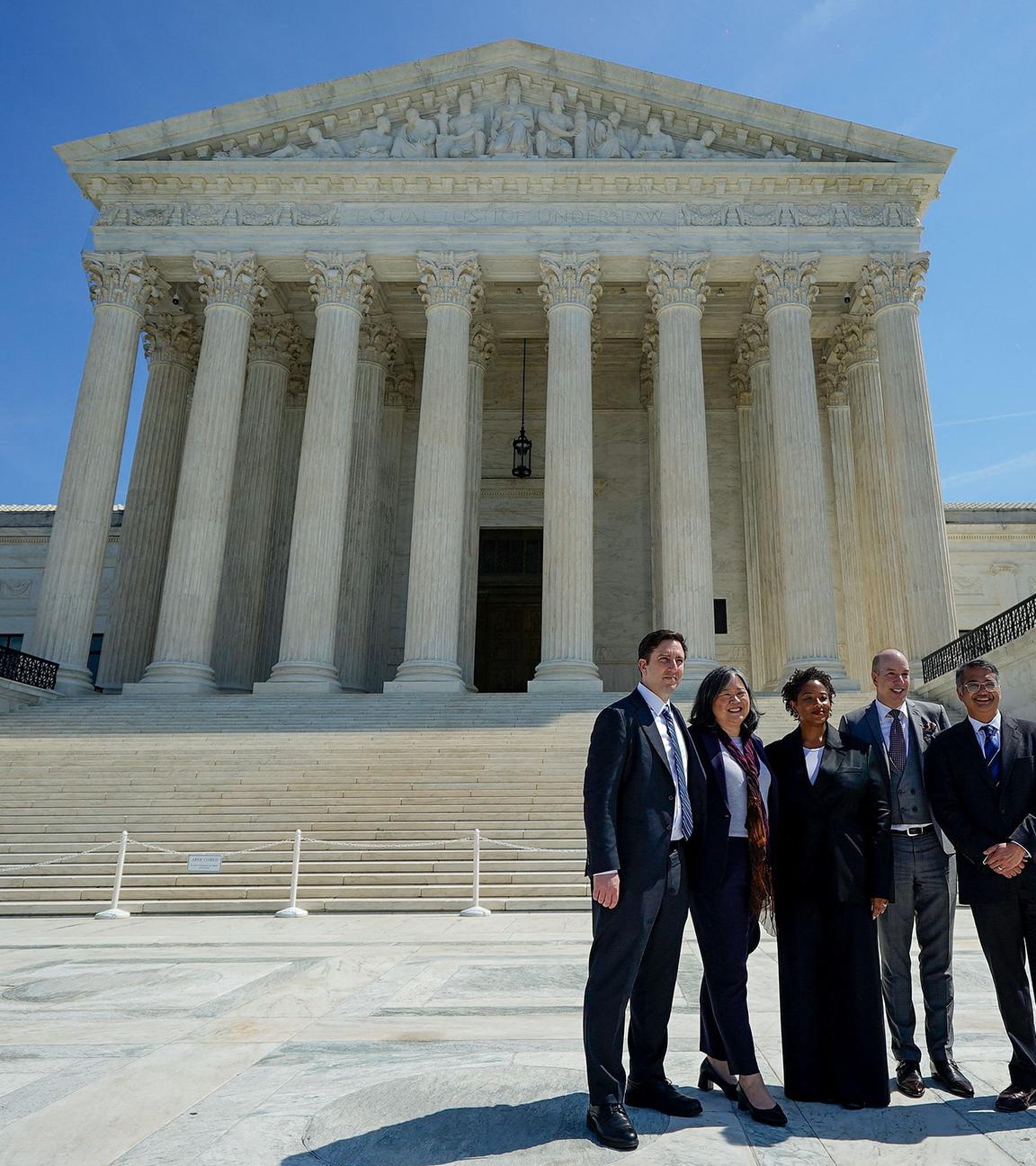 Präsident Trump nimmt an den Anhörungen vor dem Obersten Gerichtshof im Zusammenhang mit seinem Geburtsrecht-Staatsbürgerschaftsbeschluss teil.