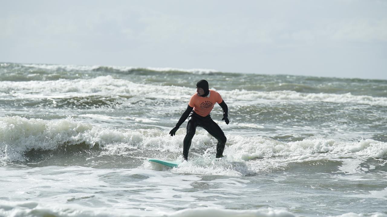Holidays with surfing: How a project empowers young people for life
