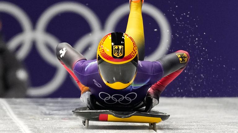 Die deutsche Skeleton-Rennfahrerin Susanne Kreher startet ihren 1. Lauf bei den Olympischen Winterspielen in Cortina