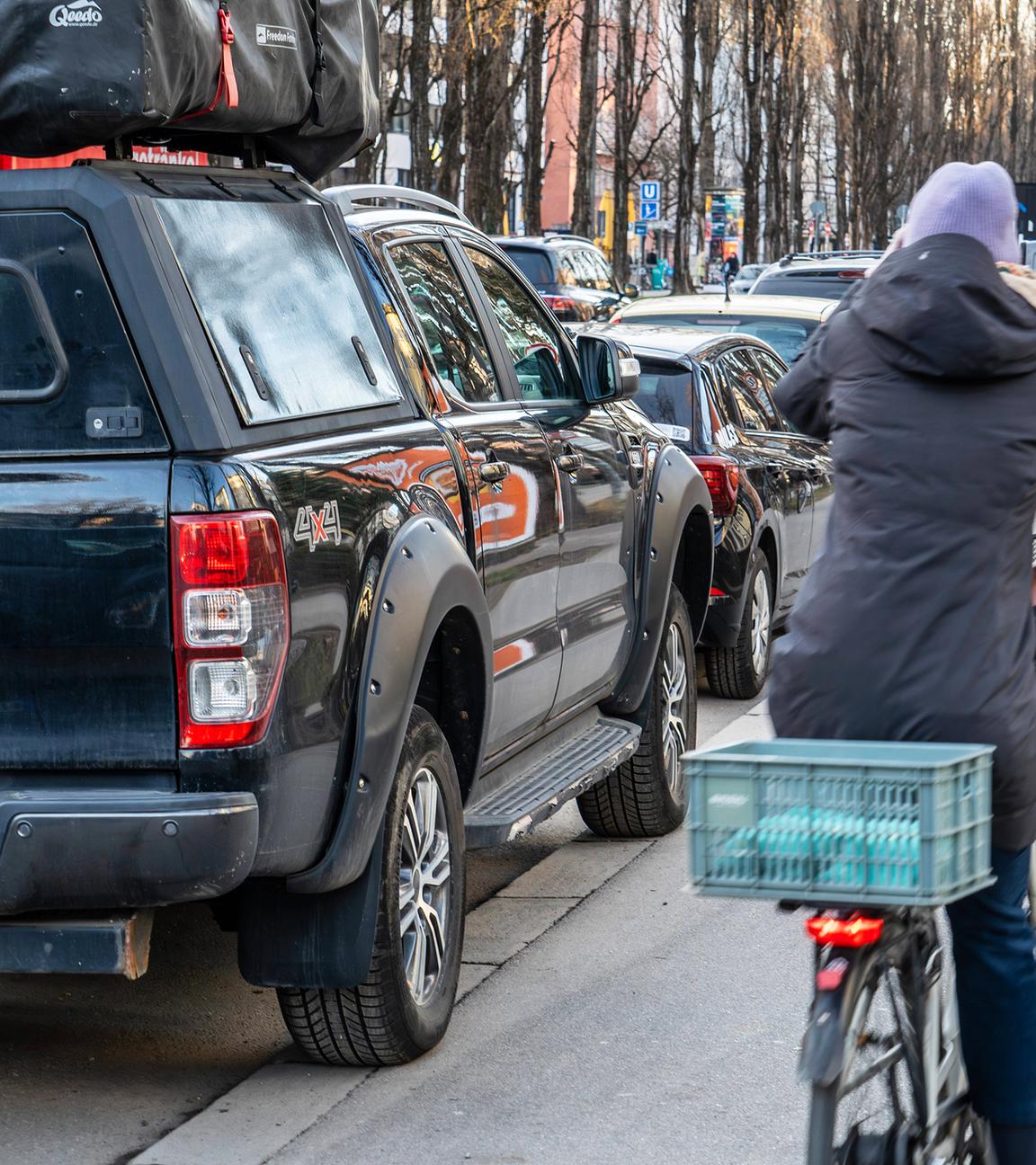 SUV behindert Radweg (Archivfoto)
