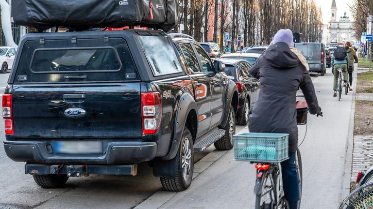 SUV behindert Radweg (Archivfoto)