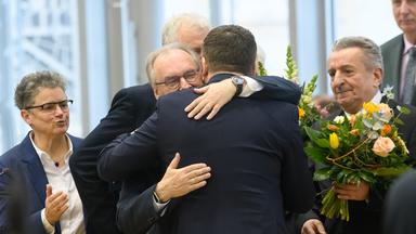 Der CDU-Politiker Sven Schulze wurde vom Landtag zum neuen Ministerpräsidenten gewählt. Der 46-Jährige erhielt im ersten Wahlgang die erforderliche Mehrheit.
